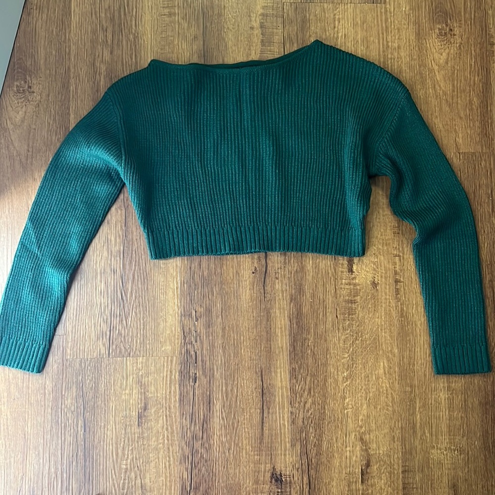 Cropped knitted sweater